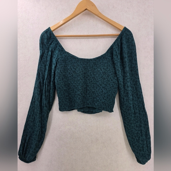 Hollister Green Floral Ruched Cropped Babydoll Top Women's Size Medium - Picture 9 of 9